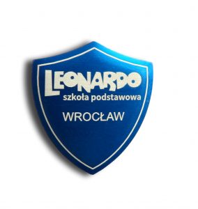 tarcze szkolne z aluminium anodowanego na kolor niebieski z zapięciem samozaciskowym